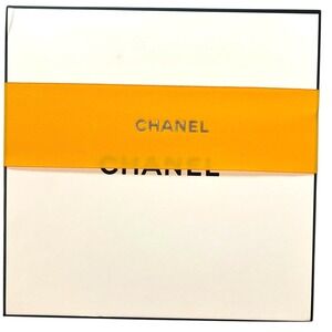 CHANEL Medium Gift Gift Storage Box 8.5"x8.5"x4" Ribbon‎ Chanel Paper in Box